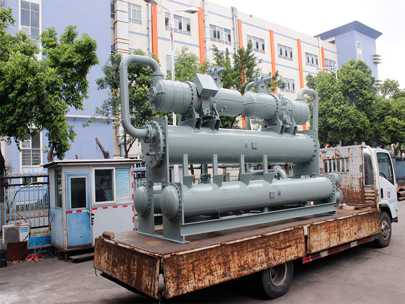 方管板蒸發(fā)器裝車出貨！聯(lián)合冷熱設(shè)備不負(fù)客戶所托